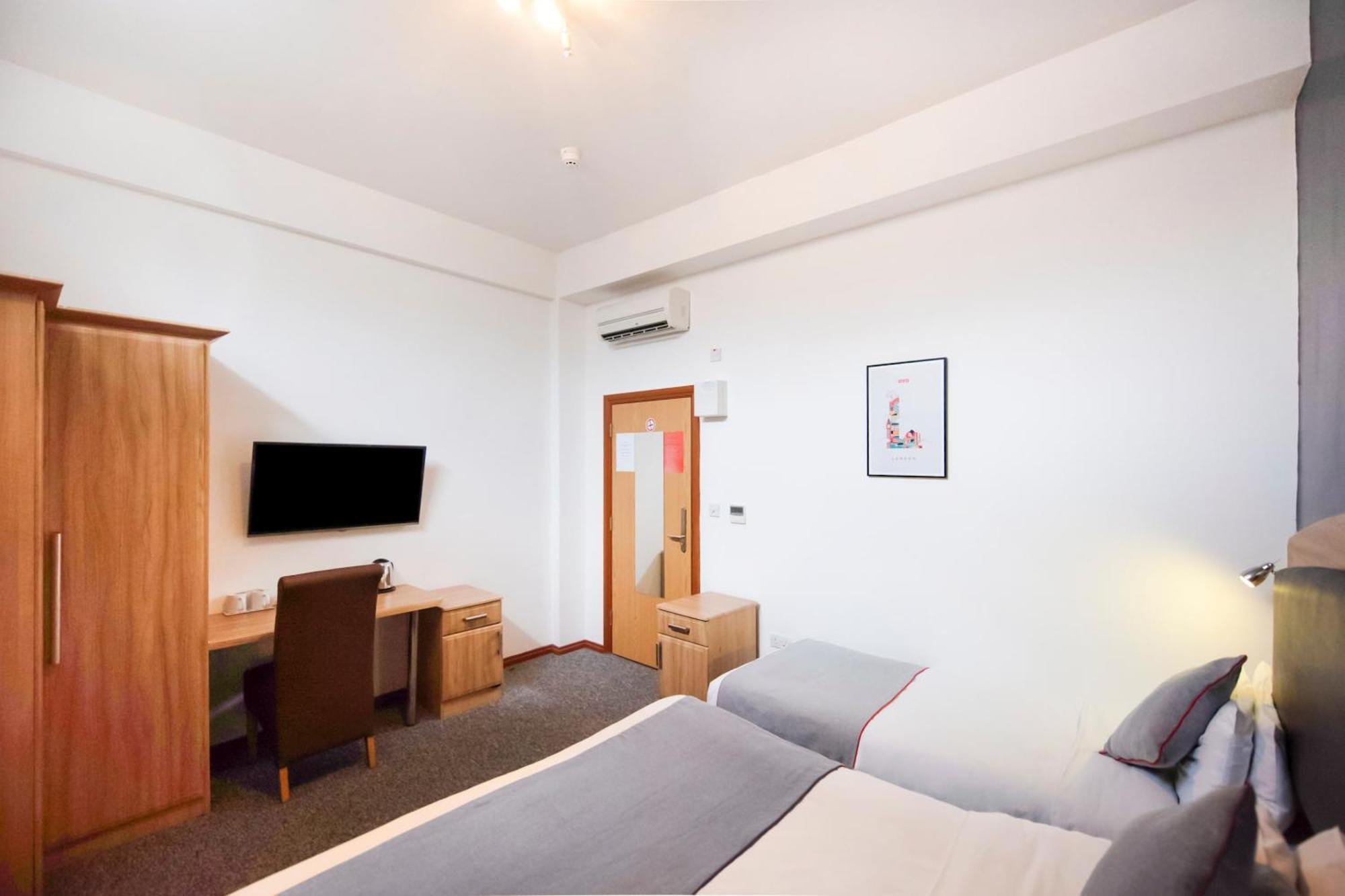 โอโย อะรินซา โฮเต็ล Hotel อิลฟอร์ด ภายนอก รูปภาพ