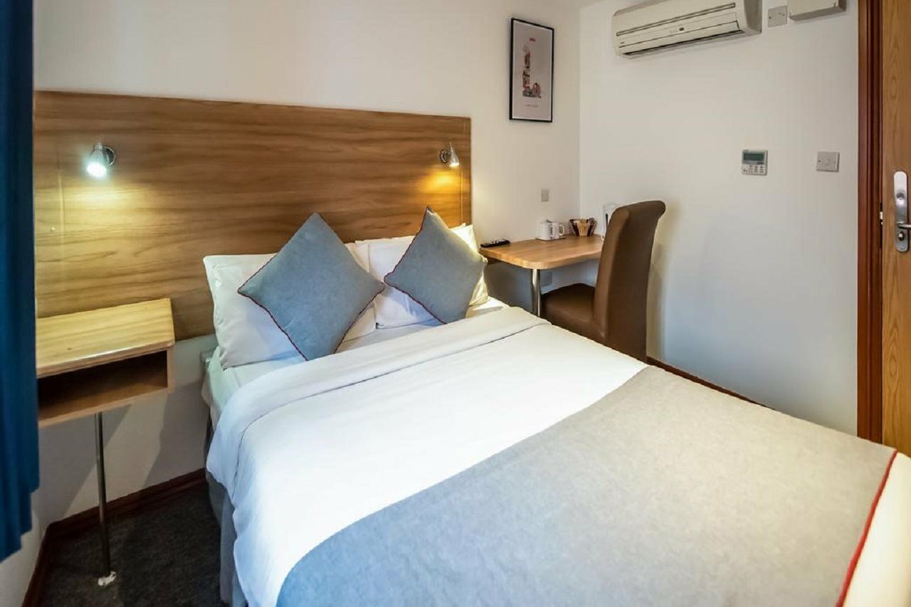 โอโย อะรินซา โฮเต็ล Hotel อิลฟอร์ด ภายนอก รูปภาพ